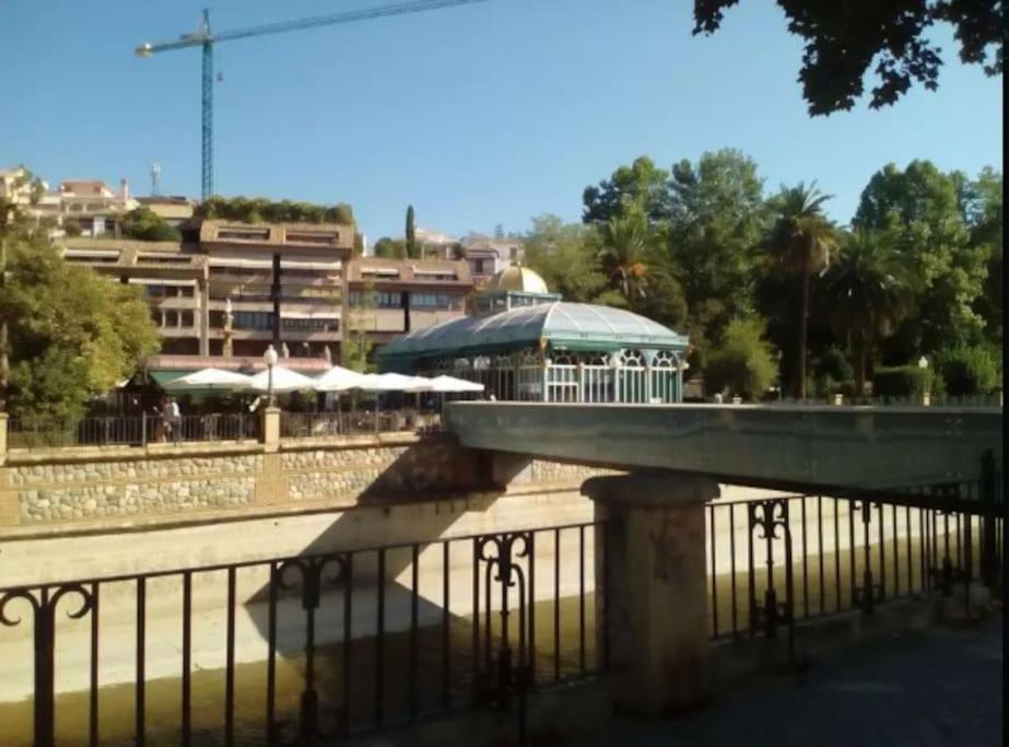 Hogar Del Lirio Apartment Granada Bagian luar foto