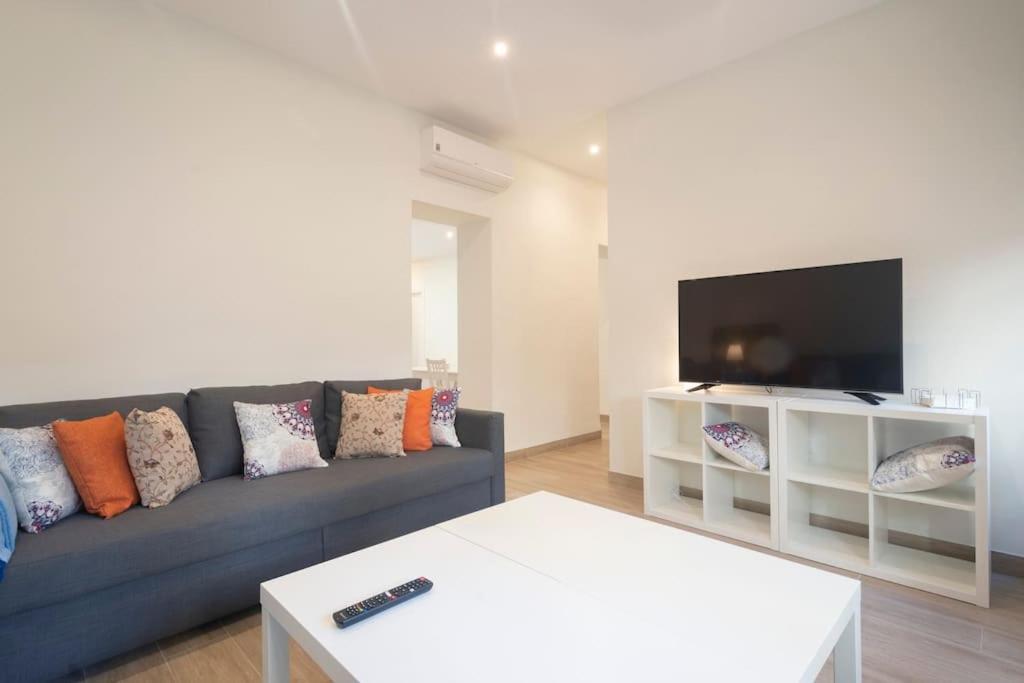 Hogar Del Lirio Apartment Granada Bagian luar foto