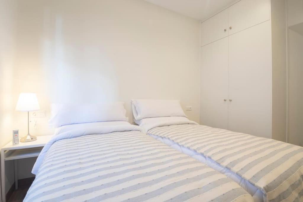 Hogar Del Lirio Apartment Granada Bagian luar foto