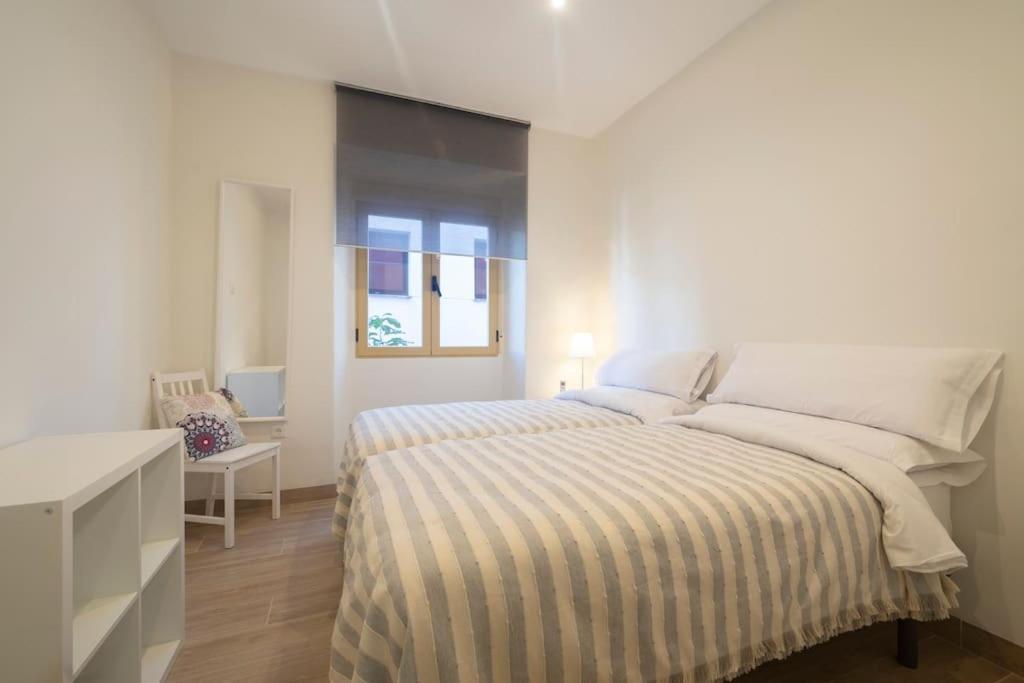 Hogar Del Lirio Apartment Granada Bagian luar foto