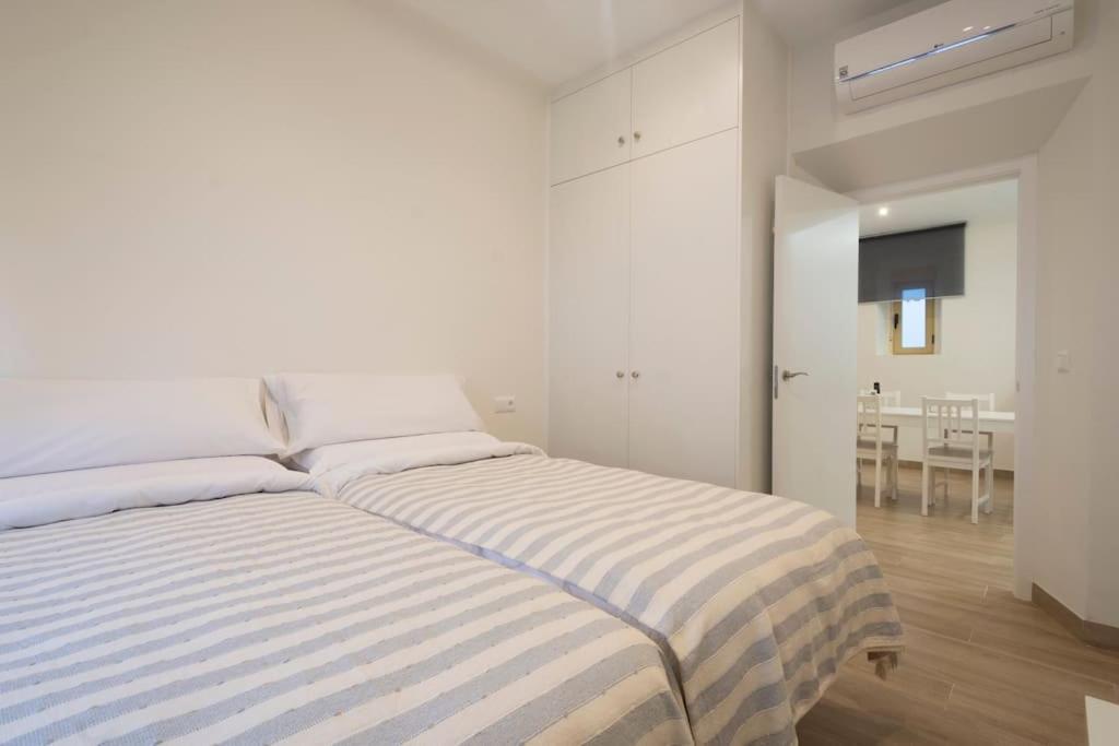 Hogar Del Lirio Apartment Granada Bagian luar foto