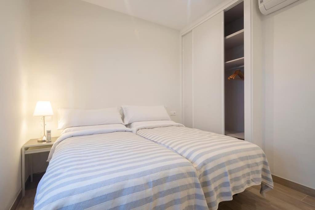 Hogar Del Lirio Apartment Granada Bagian luar foto