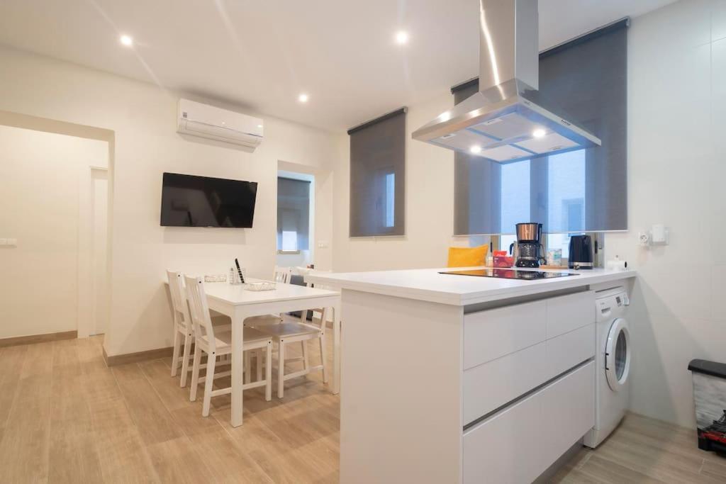 Hogar Del Lirio Apartment Granada Bagian luar foto