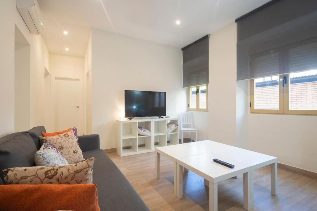 Hogar Del Lirio Apartment Granada Bagian luar foto